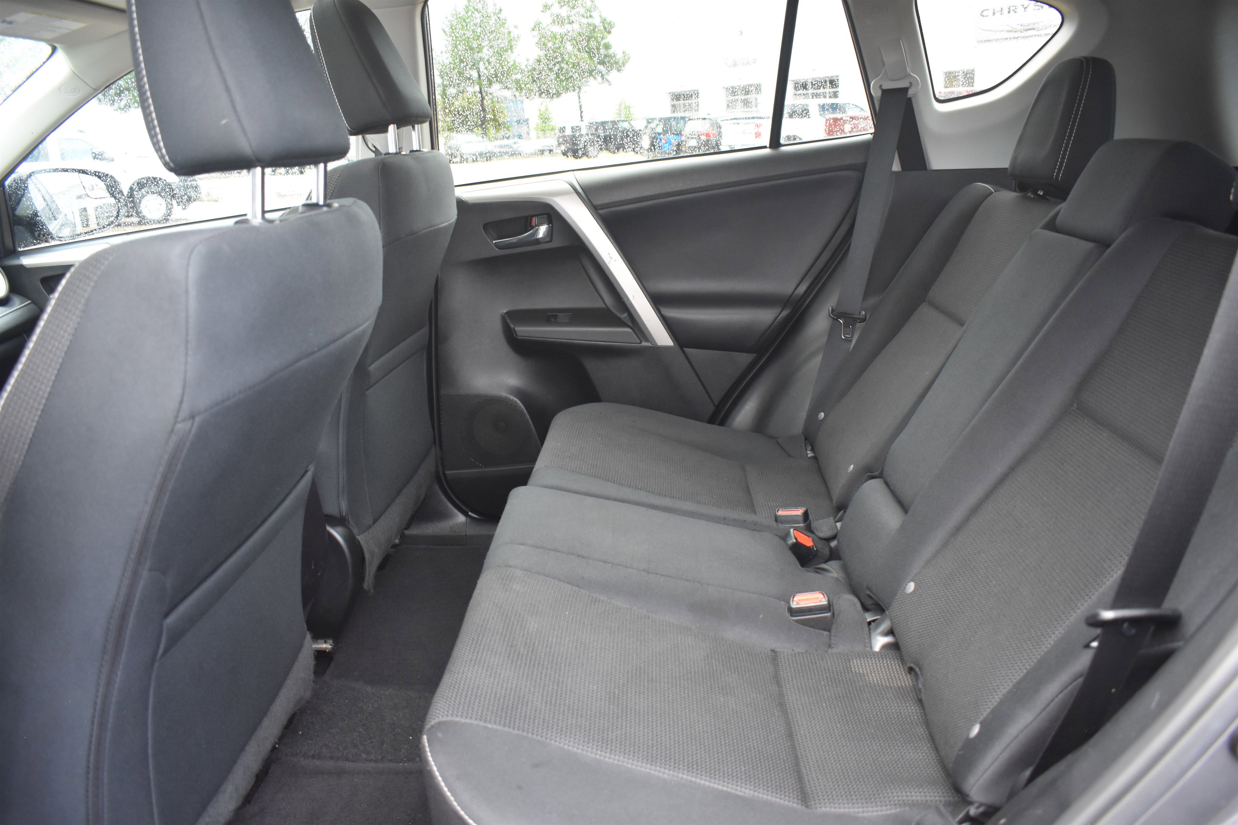 2017 Toyota RAV4 XLE photo 4