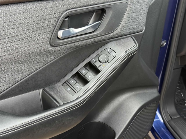 2021 Nissan Rogue SV photo 25
