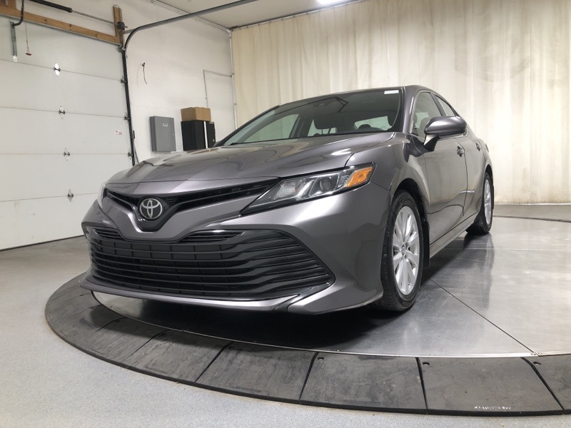 2019 Toyota Camry LE photo 3