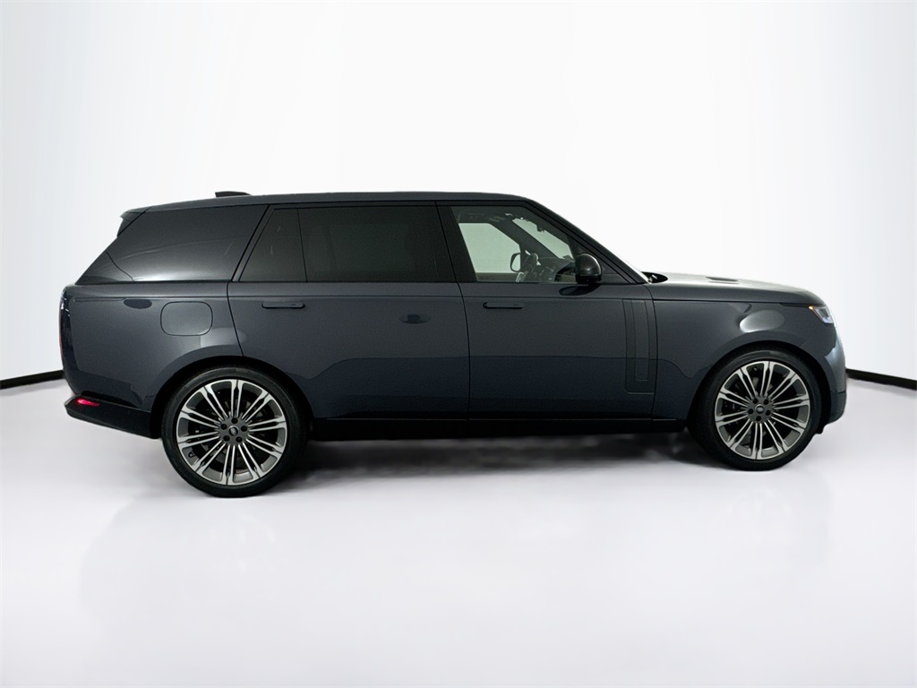 2025 Land Rover Range Rover SE photo 2