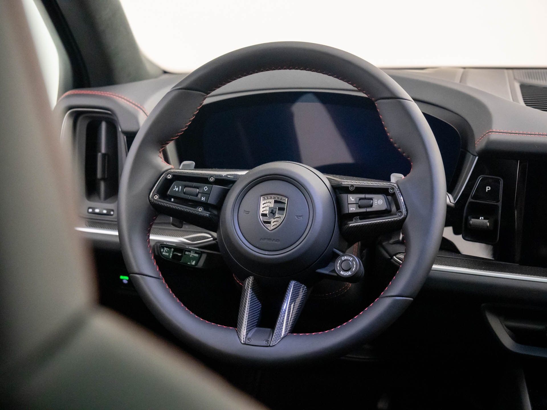 2025 Porsche Cayenne E-Hybrid Turbo photo 11