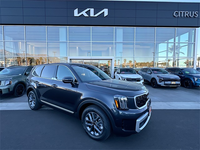 2025 Kia Telluride LX's photo