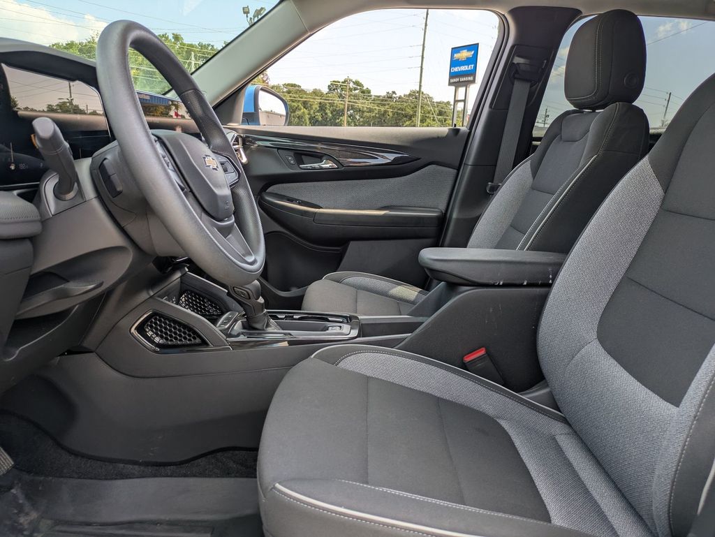 2025 Chevrolet Trailblazer LT photo 12