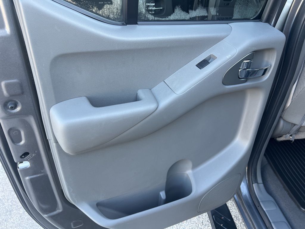 2021 Nissan Frontier Crew Cab photo 7