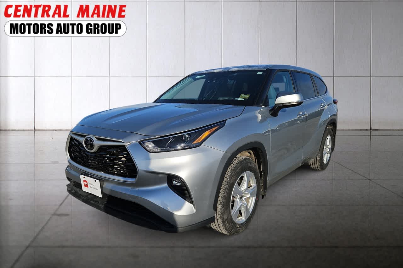 2022 Toyota Highlander LE's photo
