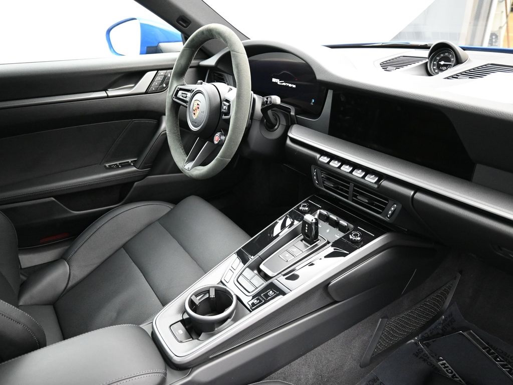2025 Porsche 911 photo 9