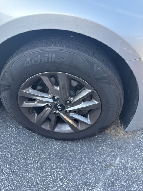 2019 Kia Optima LX photo 4