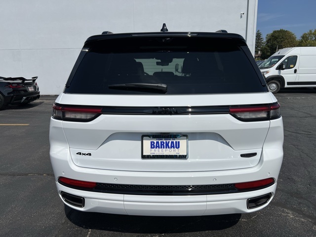 2025 Jeep Grand Cherokee Summit photo 4