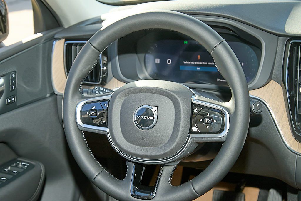 2026 VOLVO XC60 - Image 25