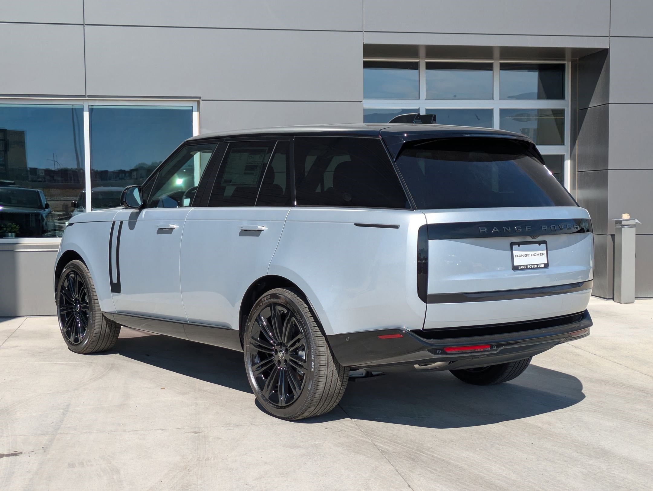 2025 Land Rover Range Rover SE photo 8
