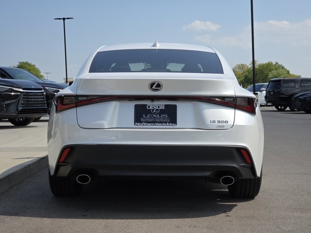 2022 Lexus IS 300 photo 24