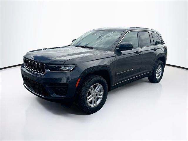 2025 Jeep Grand Cherokee Laredo photo 2