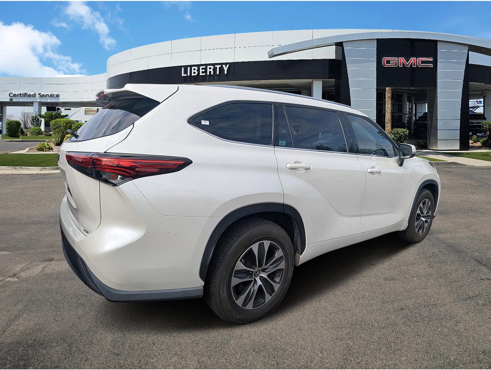 2020 Toyota Highlander XLE photo 3