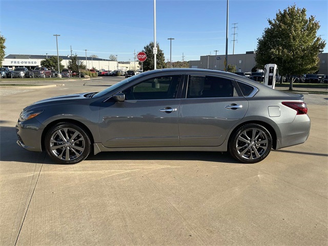 Used 2018 Nissan Altima SR with VIN 1N4AL3AP2JC153140 for sale in Kansas City