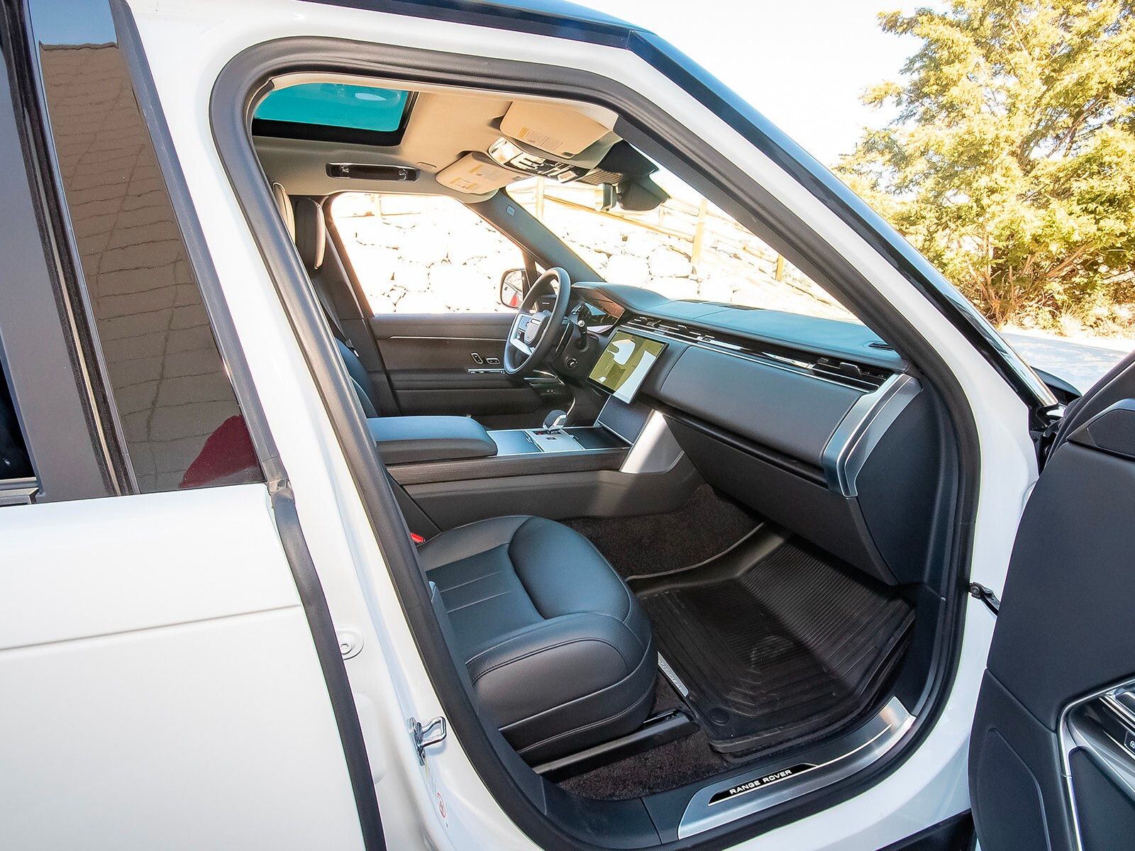 2025 Land Rover Range Rover SE photo 36