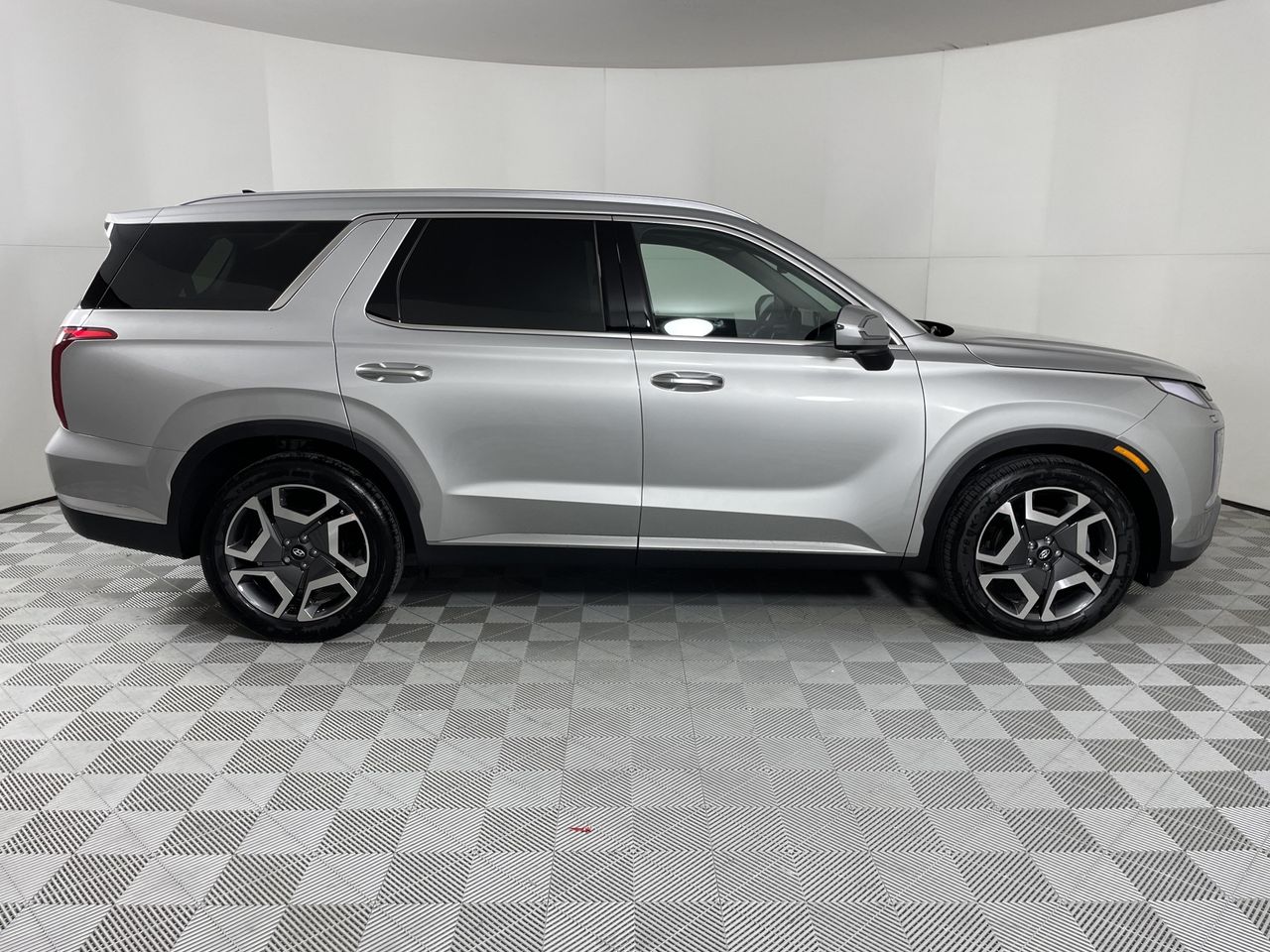 2024 Hyundai Palisade Limited photo 2