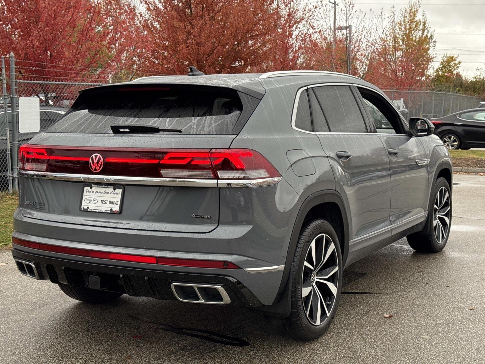 2026 Volkswagen Atlas Cross Sport SEL Premium R-Line photo 2