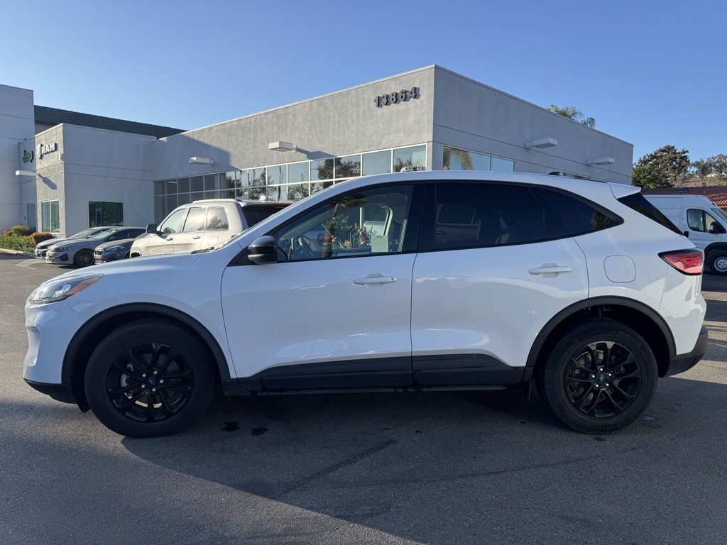 2020 Ford Escape SE Sport Hybrid photo 2