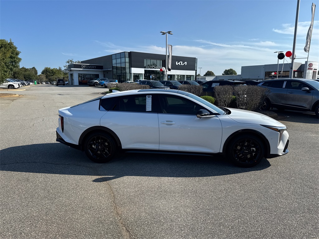 2025 Kia K4 GT-Line Turbo photo 2