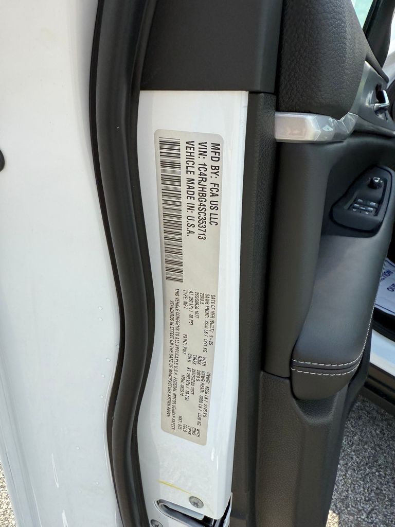 2025 Jeep Grand Cherokee Limited photo 28