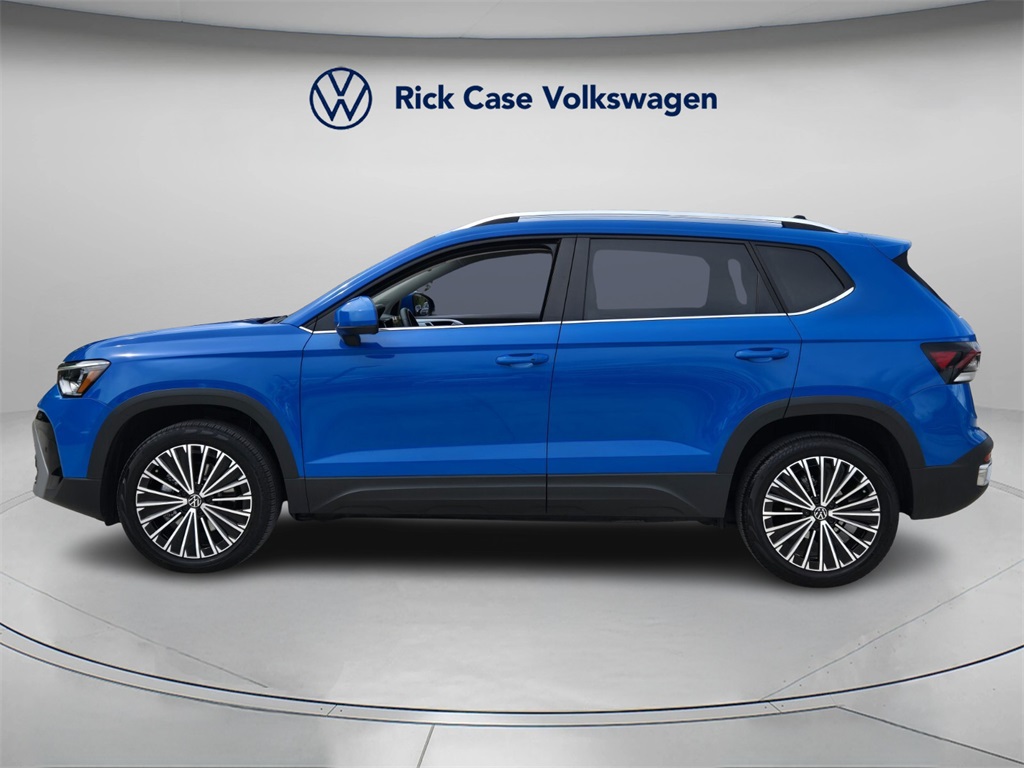 2025 Volkswagen Taos SE photo 3