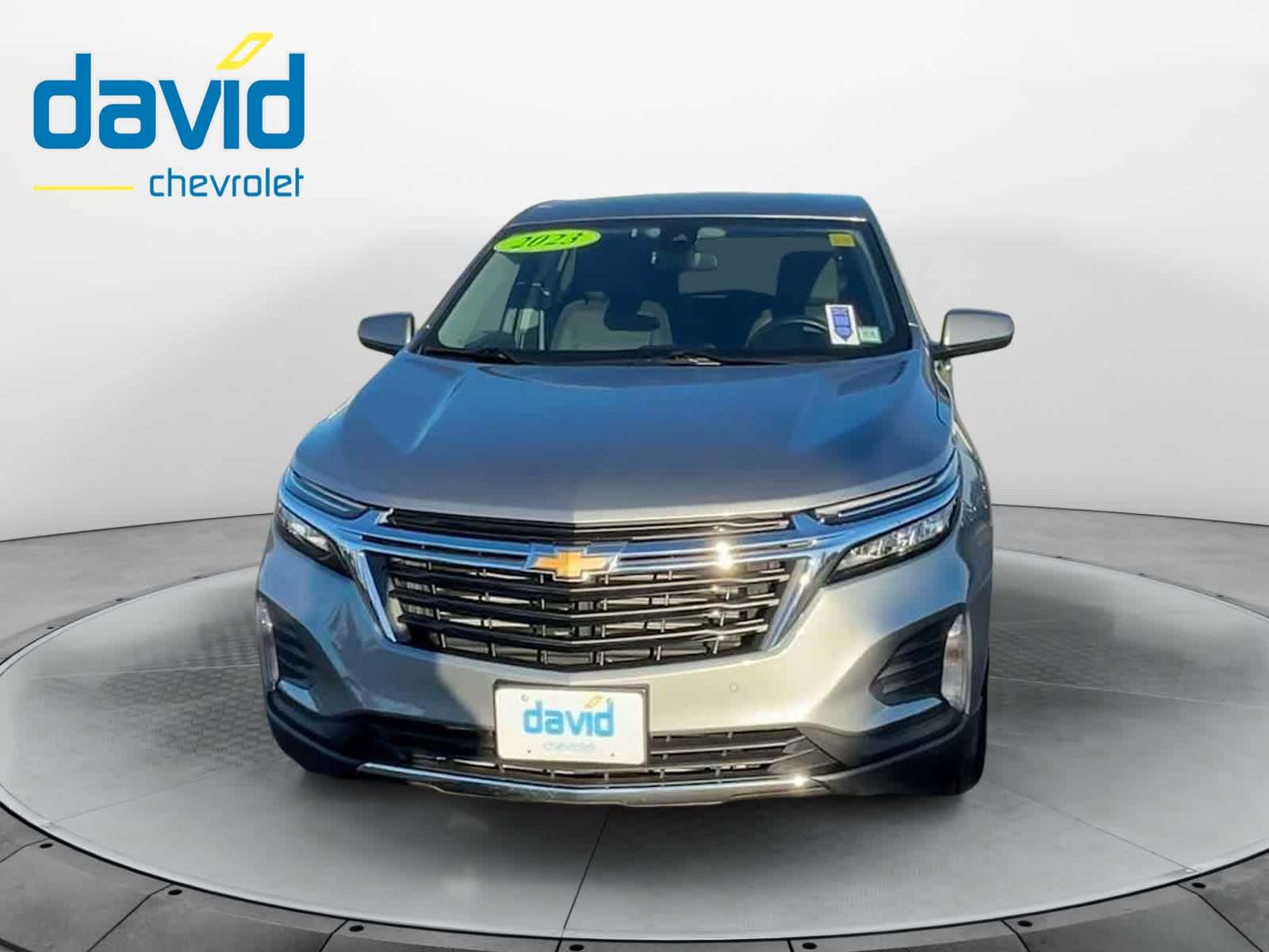 2023 Chevrolet Equinox LT photo 2