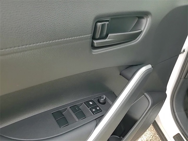 2024 Toyota Corolla Cross LE photo 11