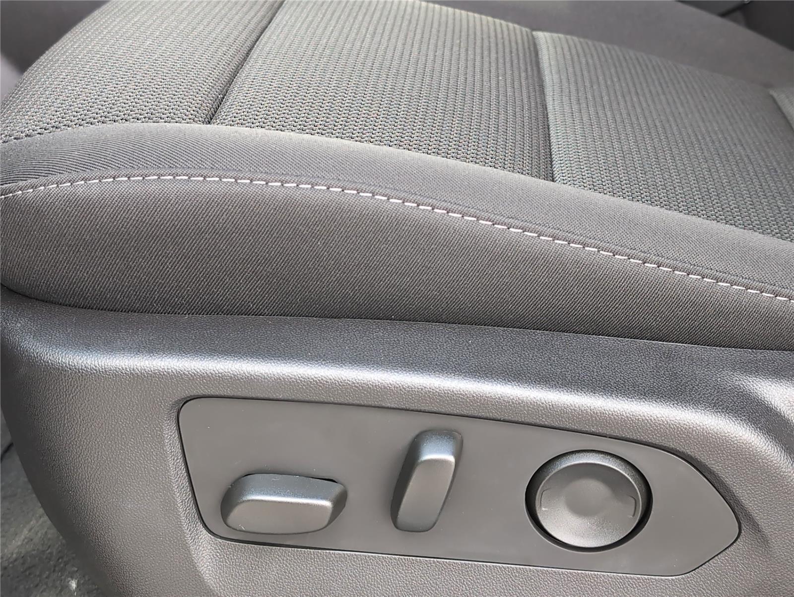 2025 Chevrolet Colorado Work Truck LT photo 10