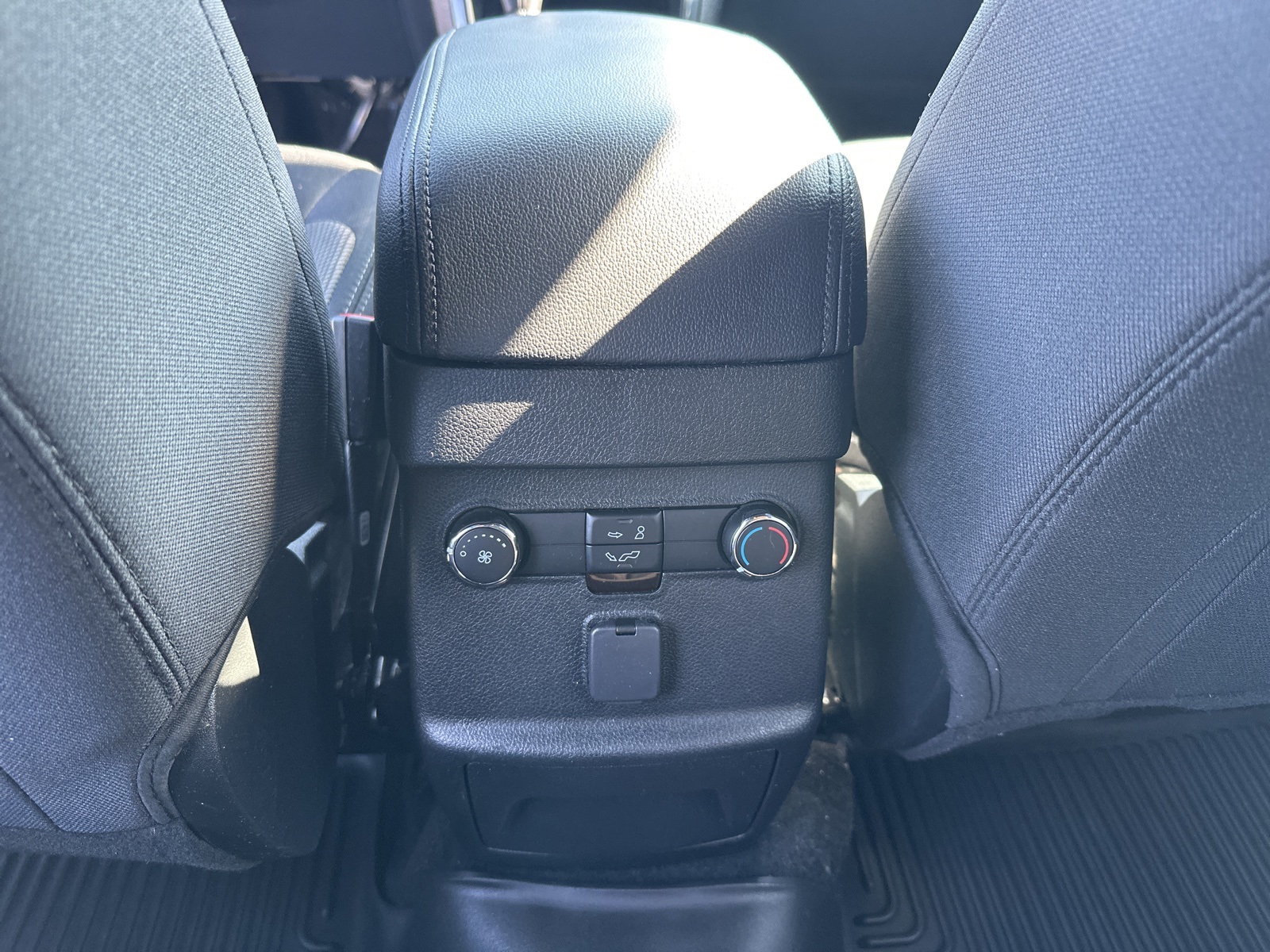 2019 Ford Explorer XLT photo 24