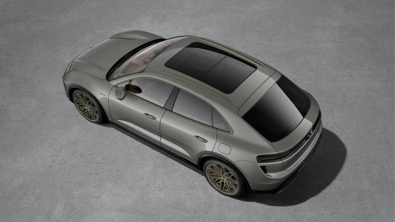 2025 Porsche Macan Turbo Electric photo 4