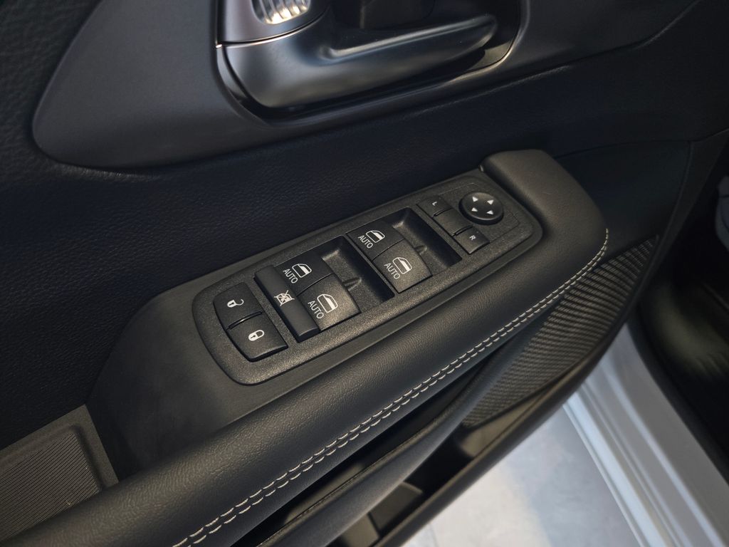 2025 Chrysler Pacifica photo 8