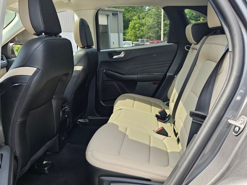 2022 Ford Escape Titanium Hybrid photo 6