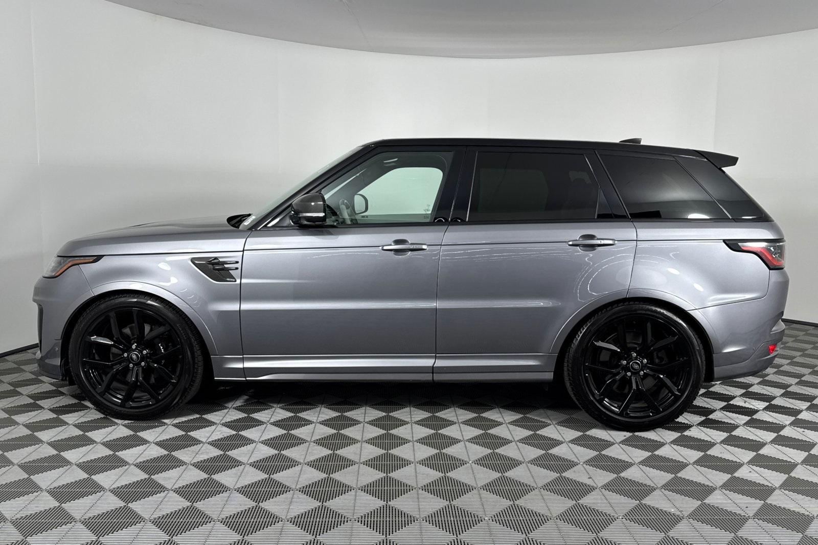 2022 Land Rover Range Rover Sport SVR photo 6