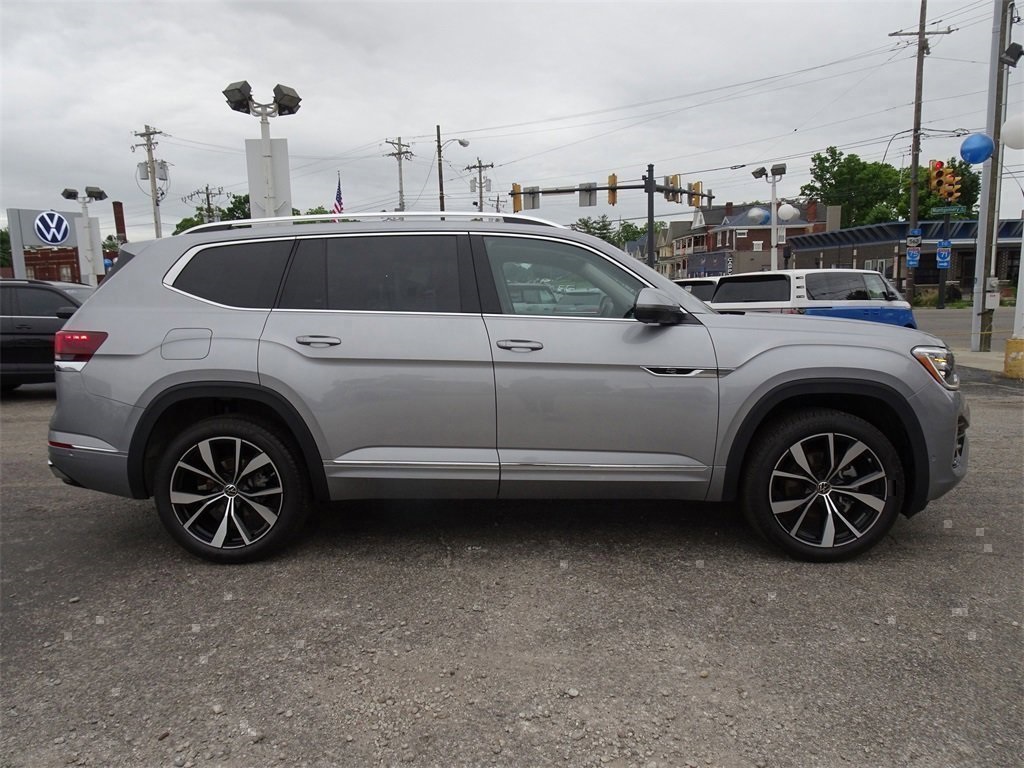 2025 Volkswagen Atlas SEL Premium R-Line photo 6