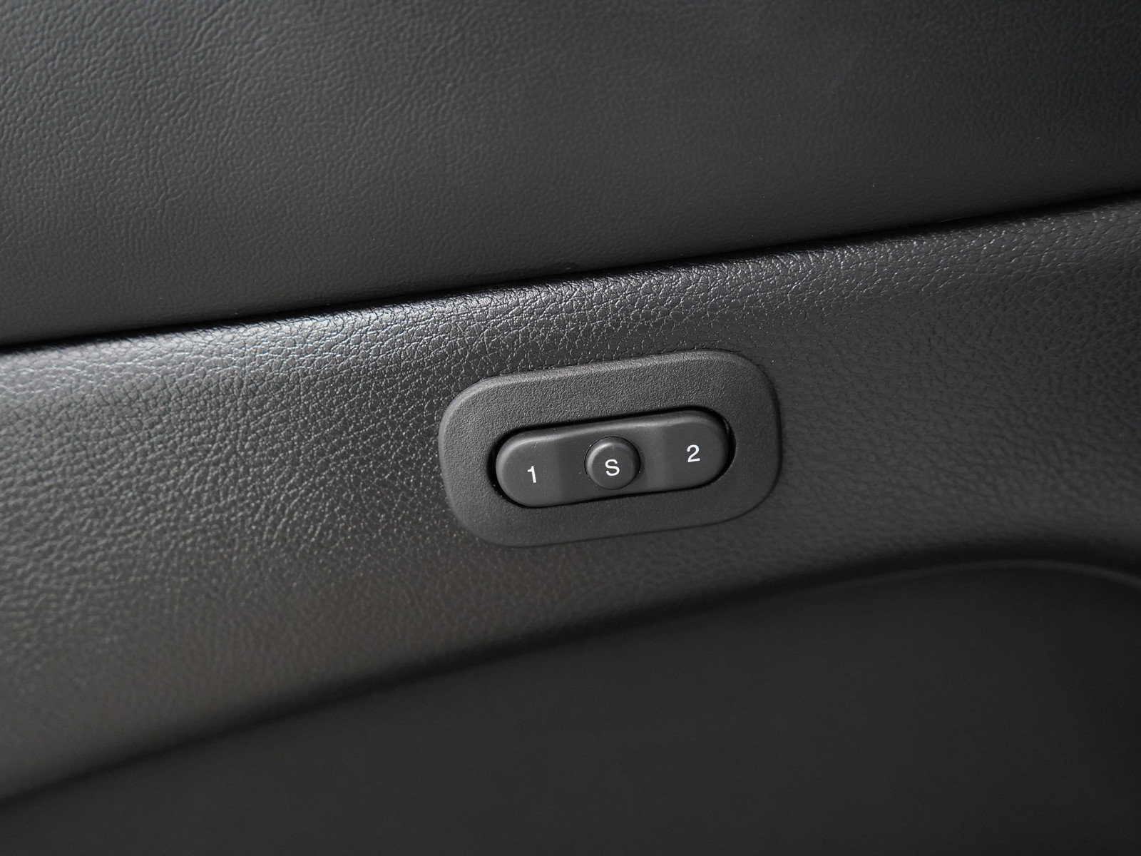 2021 Jeep Grand Cherokee Anniversary Edition photo 18