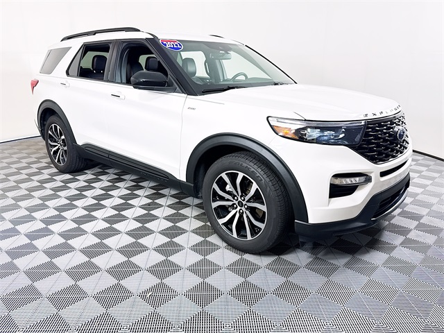 2022 Ford Explorer ST-LINE's photo