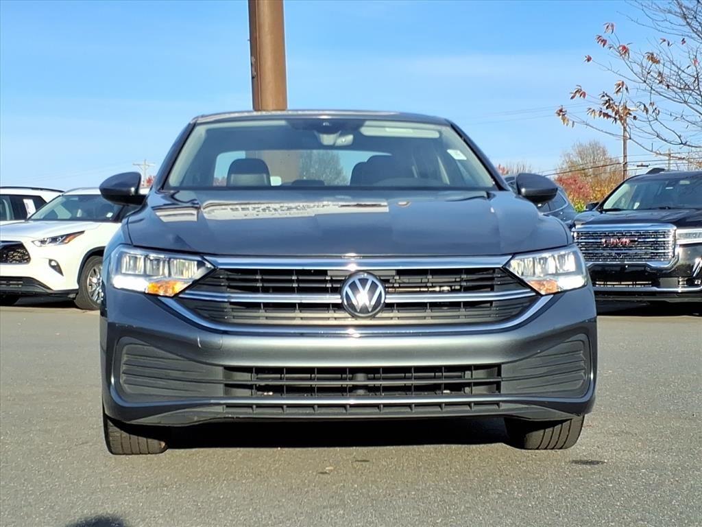 2024 Volkswagen Jetta SE photo 2