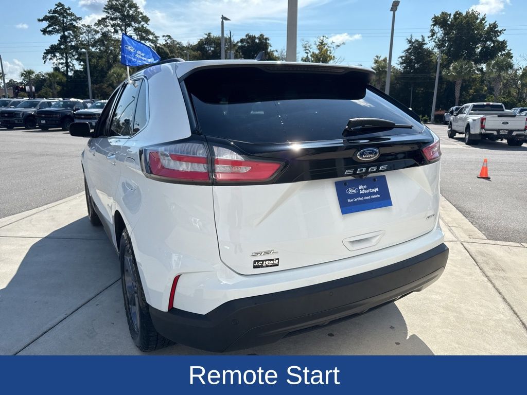 2022 Ford Edge SEL photo 2