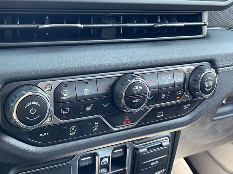 2024 Jeep Gladiator Mojave photo 18