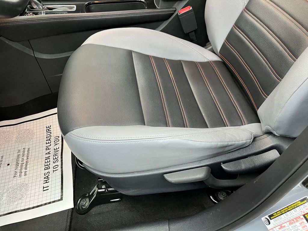 2023 Nissan Kicks SR photo 10