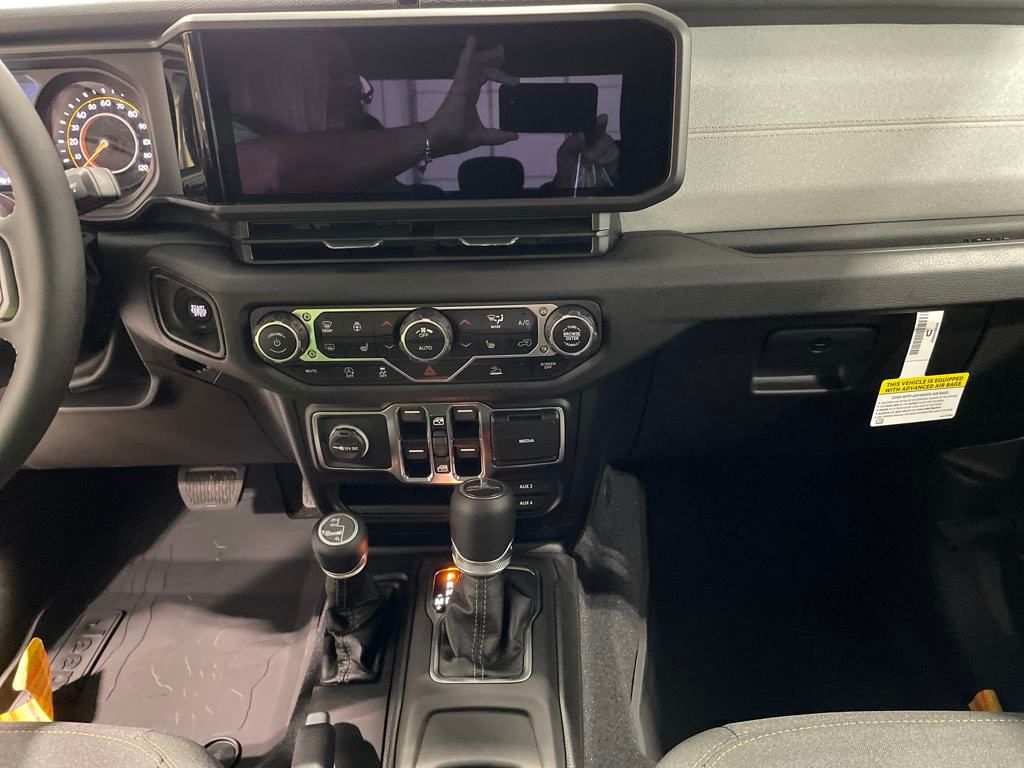 2025 Jeep Gladiator Sport S photo 16