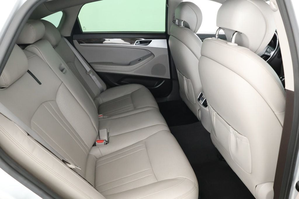 2016 Hyundai Genesis photo 19