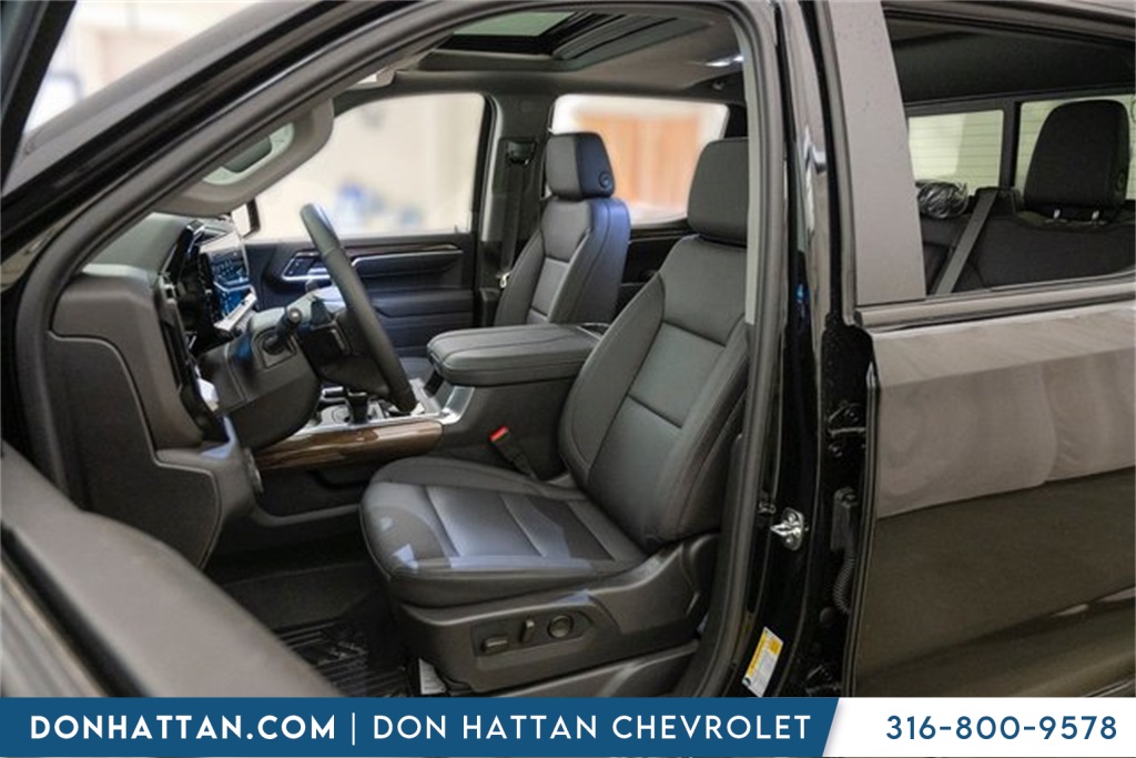 2026 Chevrolet Silverado RST photo 4