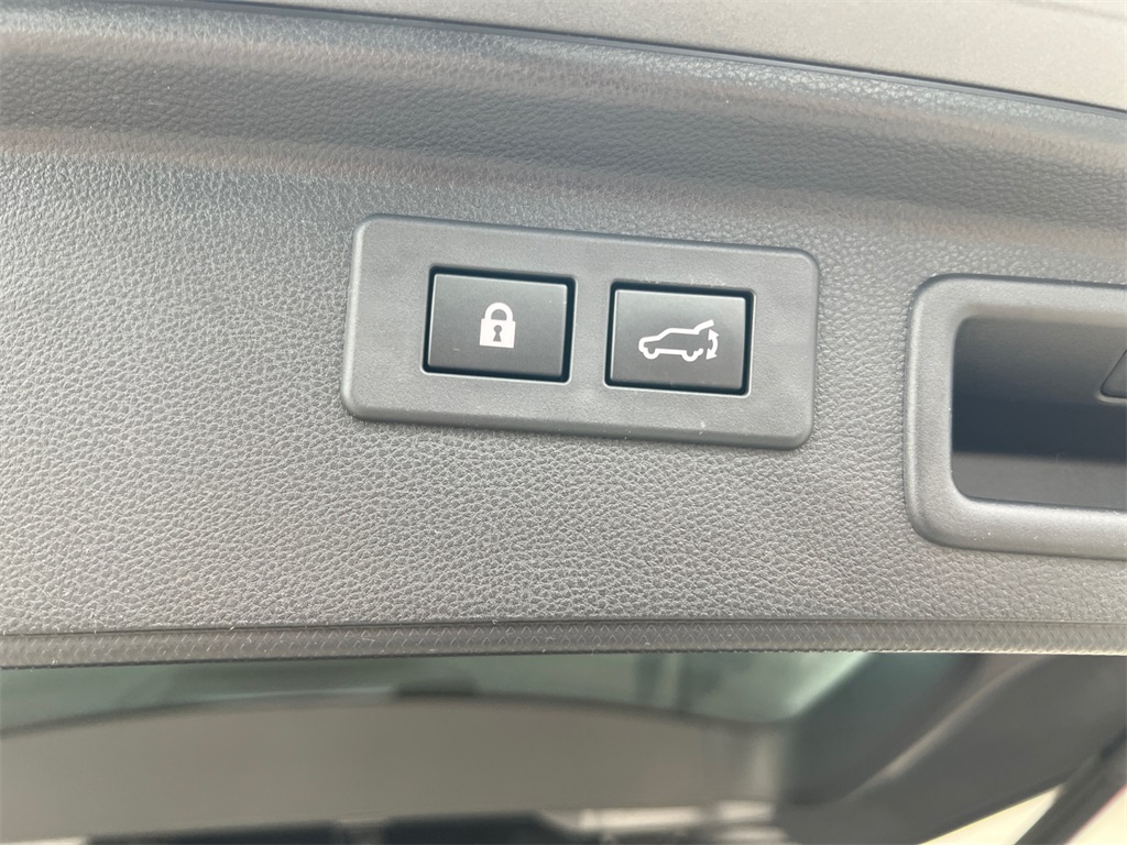 2022 Subaru Forester Touring photo 22