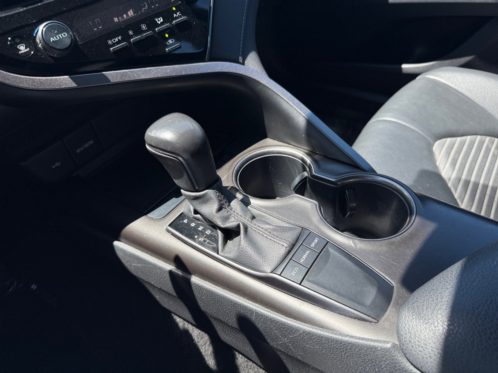 2023 Toyota Camry SE photo 13