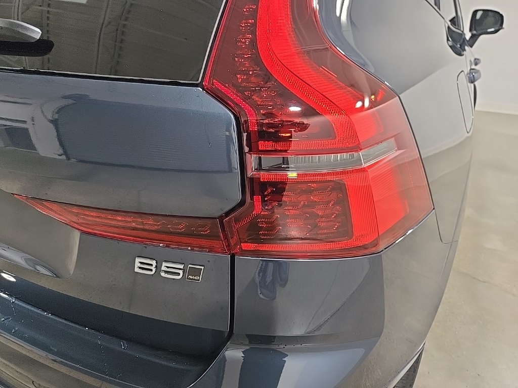 2026 Volvo XC60 B5 Plus photo 8