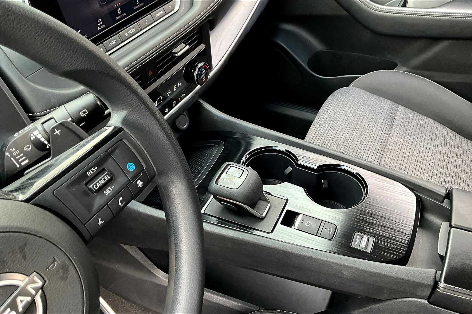 2023 Nissan Rogue SV photo 14