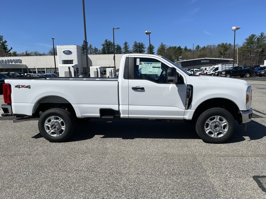 2025 Ford F-350 XLT photo 2