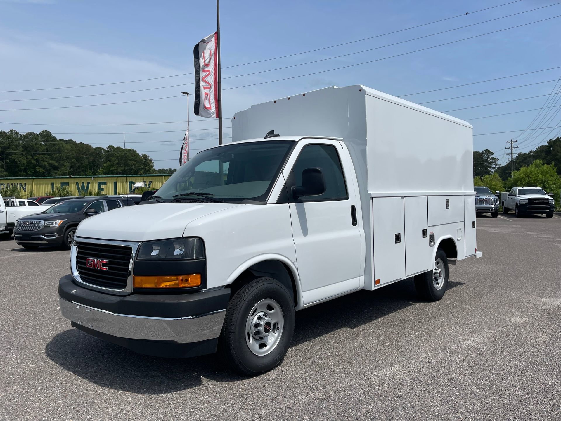 2025 GMC Savana Cutaway Work Van's photo
