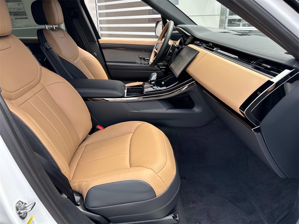 2025 Land Rover Range Rover Sport SE photo 11